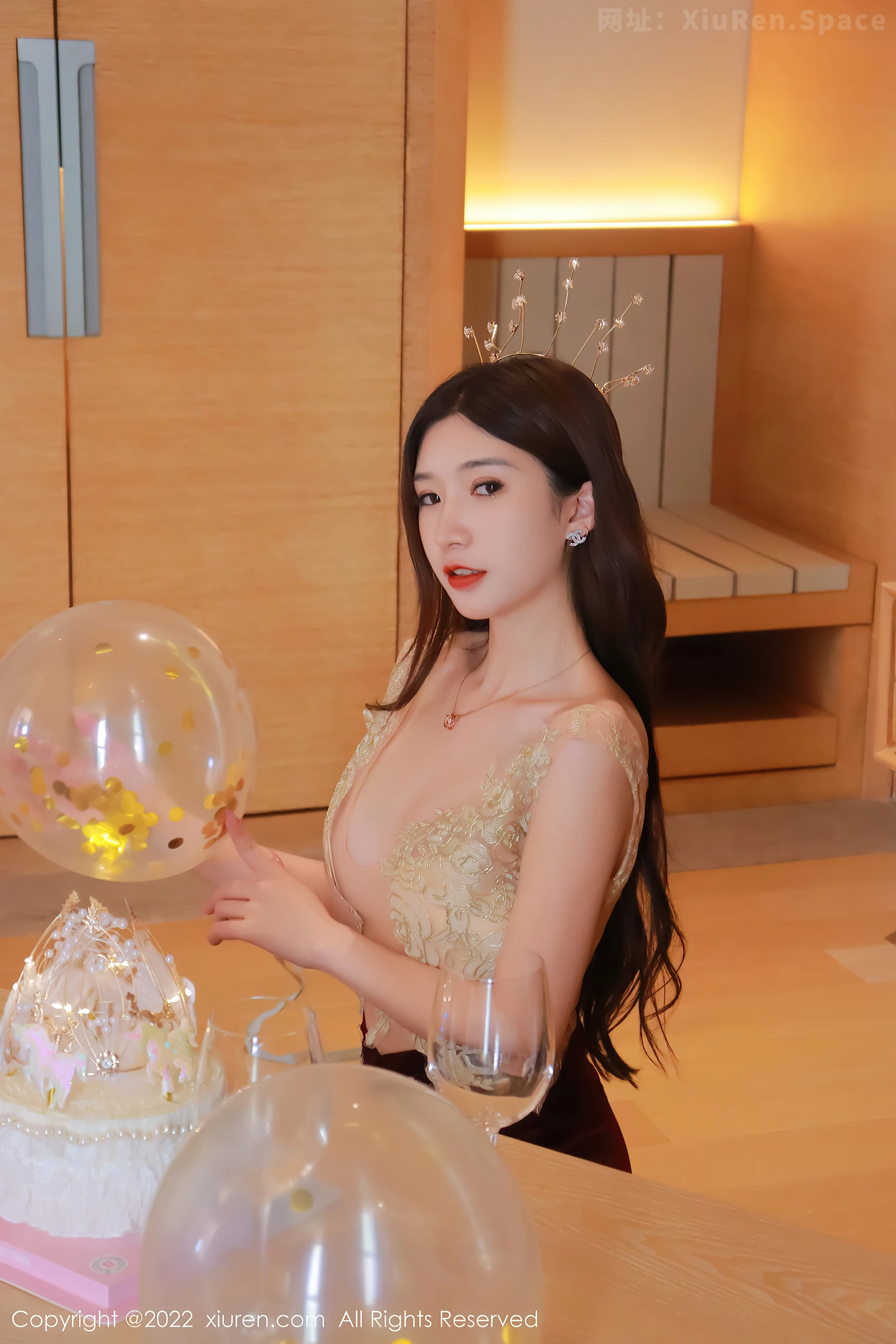 图片[3]-[XiuRen秀人网] VOL.5427 模特hebe韩心雨香格里拉旅拍脱连衣裙露丁字裤秀翘臀诱惑写真52P-秀人网官方网站